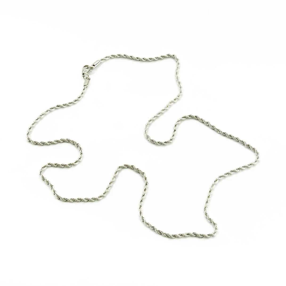 Cadena plateada en trenza